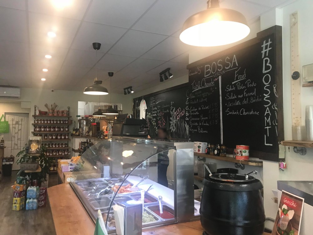 A good variety of meals and sandwiches (good luck choosing! :P )