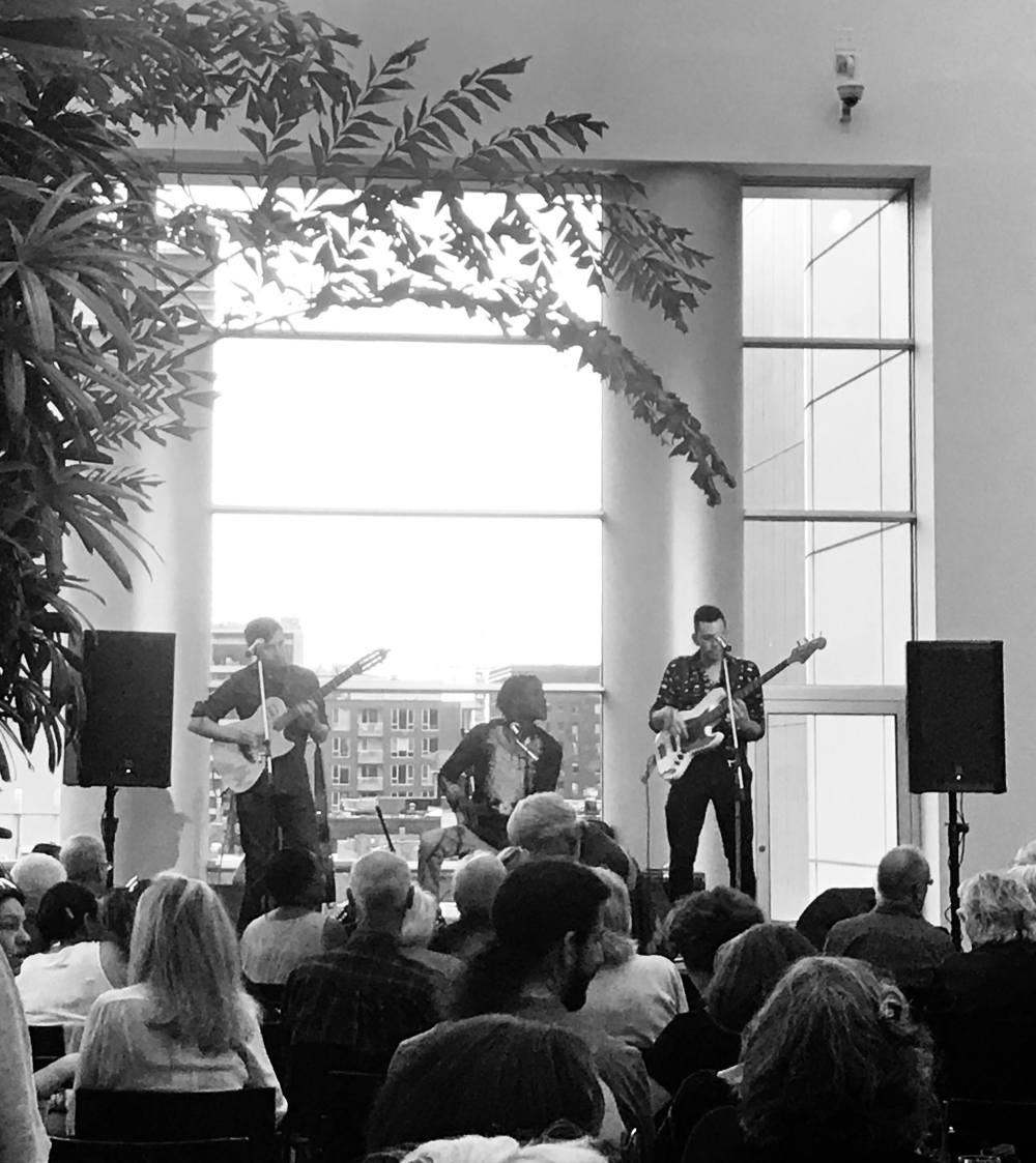 43057096_2196399263976318_2770828027083358208_n